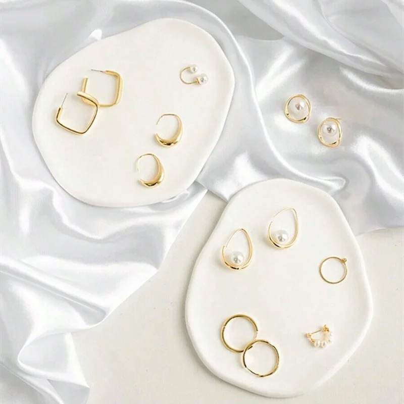 Travertine Tray Oval - Plateau à bijoux blanc élégant, 1