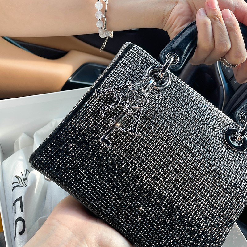 Sac à main carré avec chaîne e - Interior Design High End avis et prix