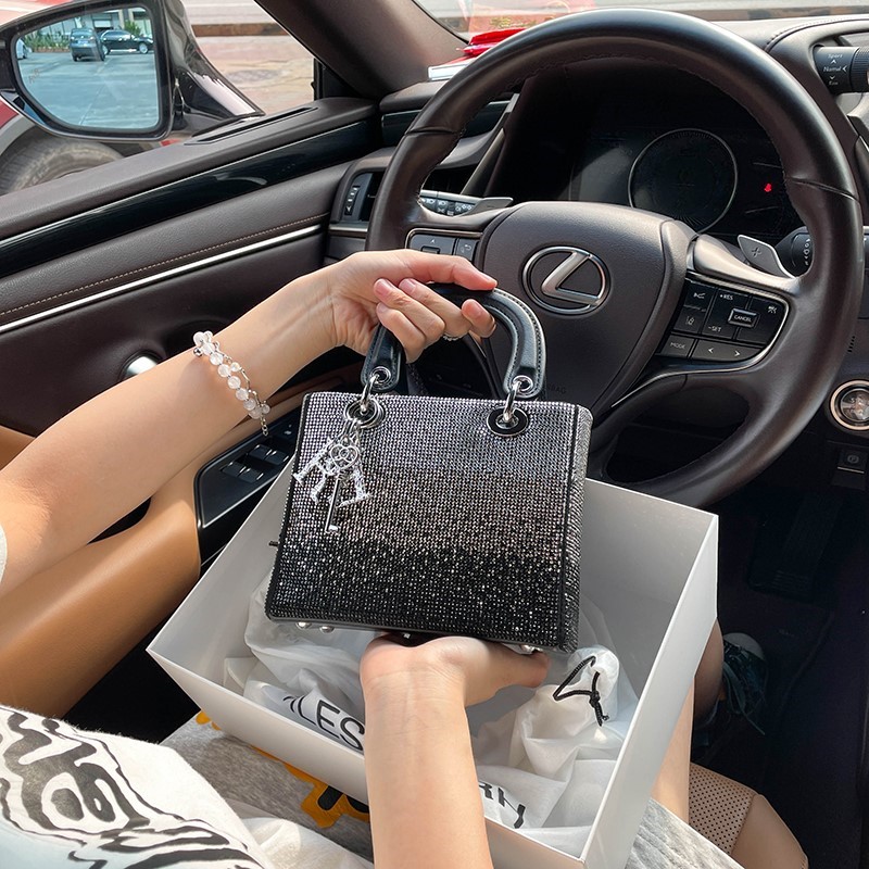 Sac à main carré avec chaîne e - Interior Design High End avis et prix