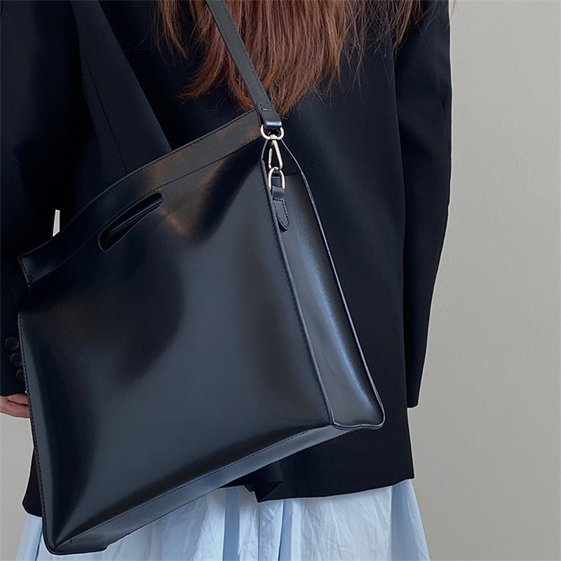 Sac fourre-tout à bandoulière  - Interior Design Documentation avis et prix
