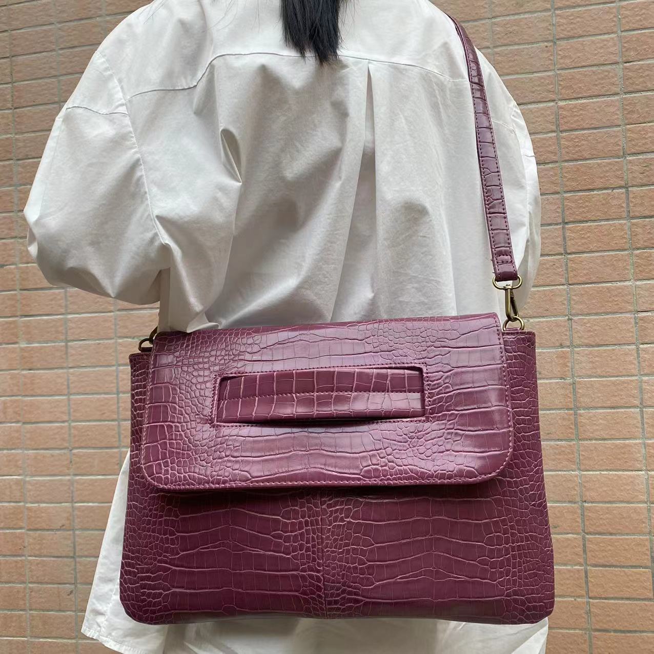 Sac à main imprimé Crocodile d - Interior Design Documentation avis et prix